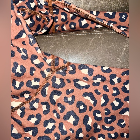 Fabletics Workout Set - Picture 5 of 9